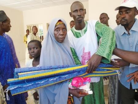 Mama Aishatu receive relief items